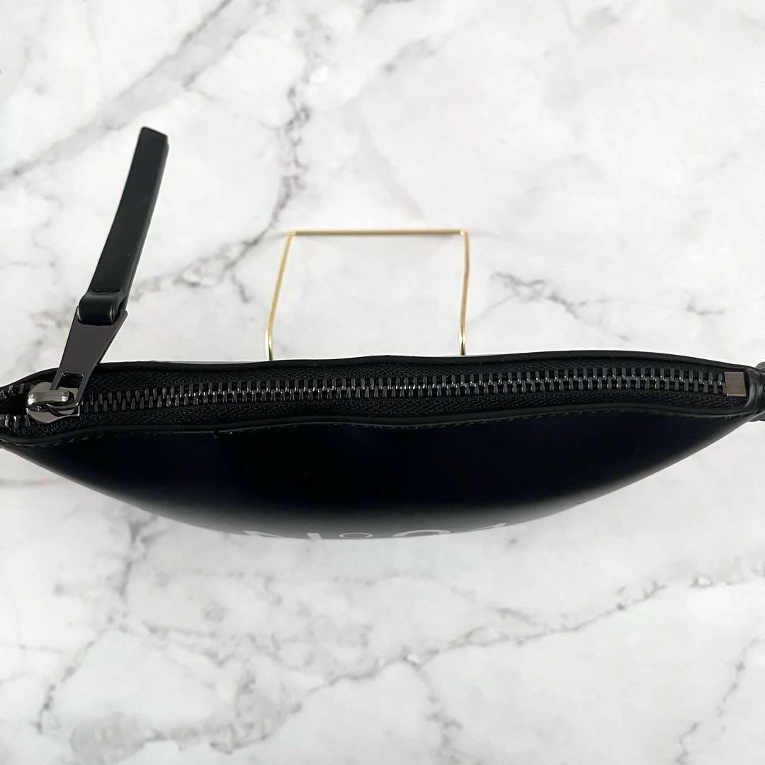 美品　N°21 ブラック フェイクレザー クラッチバッグ　ポーチ