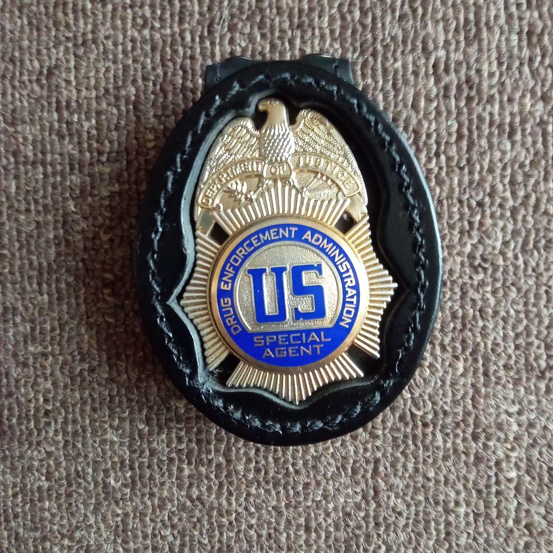 ポリスバッジ　DEA ホルダー付き
