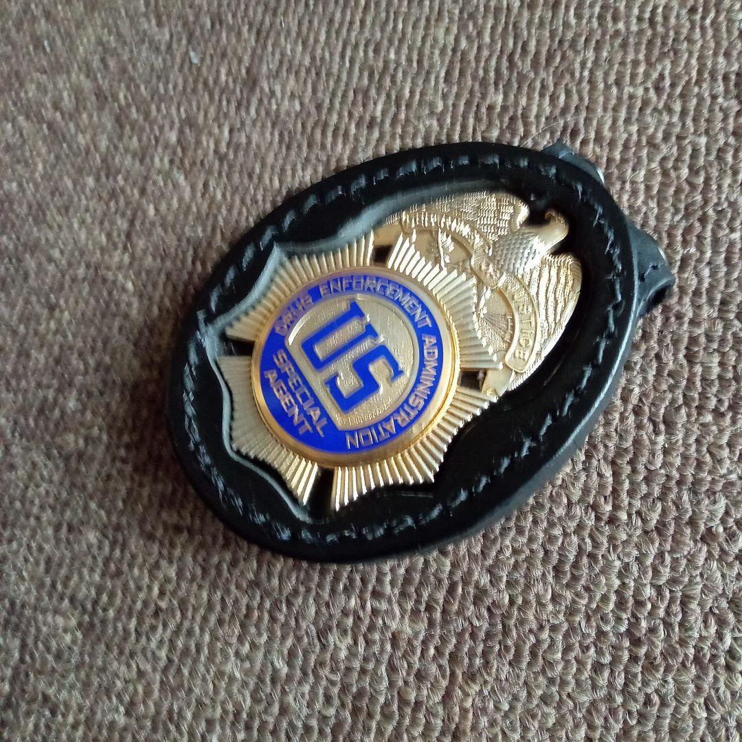 ポリスバッジ　DEA ホルダー付き