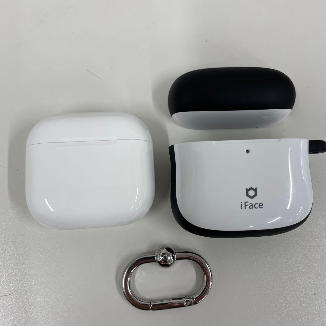 AirPods4本体 ホワイト iFace製カラビナ付き