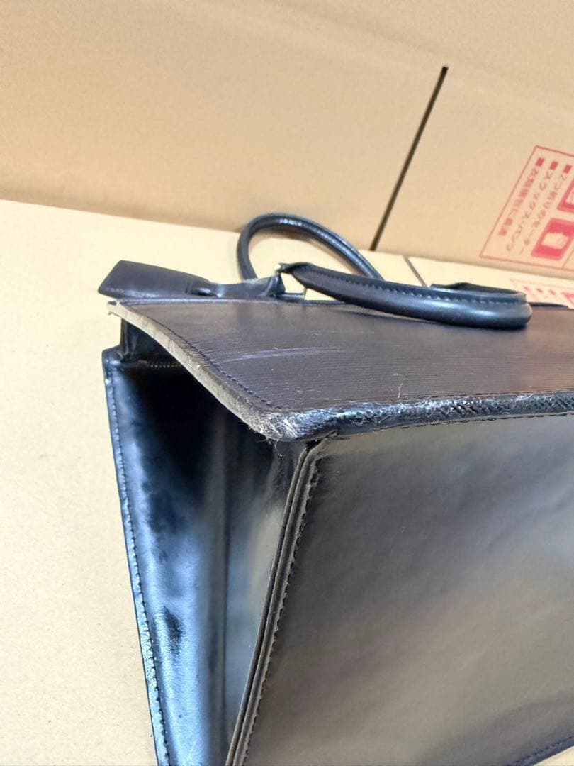 LOUIS VUITTON　ビジネスバッグ　エピ　レザー　リヴィエラ