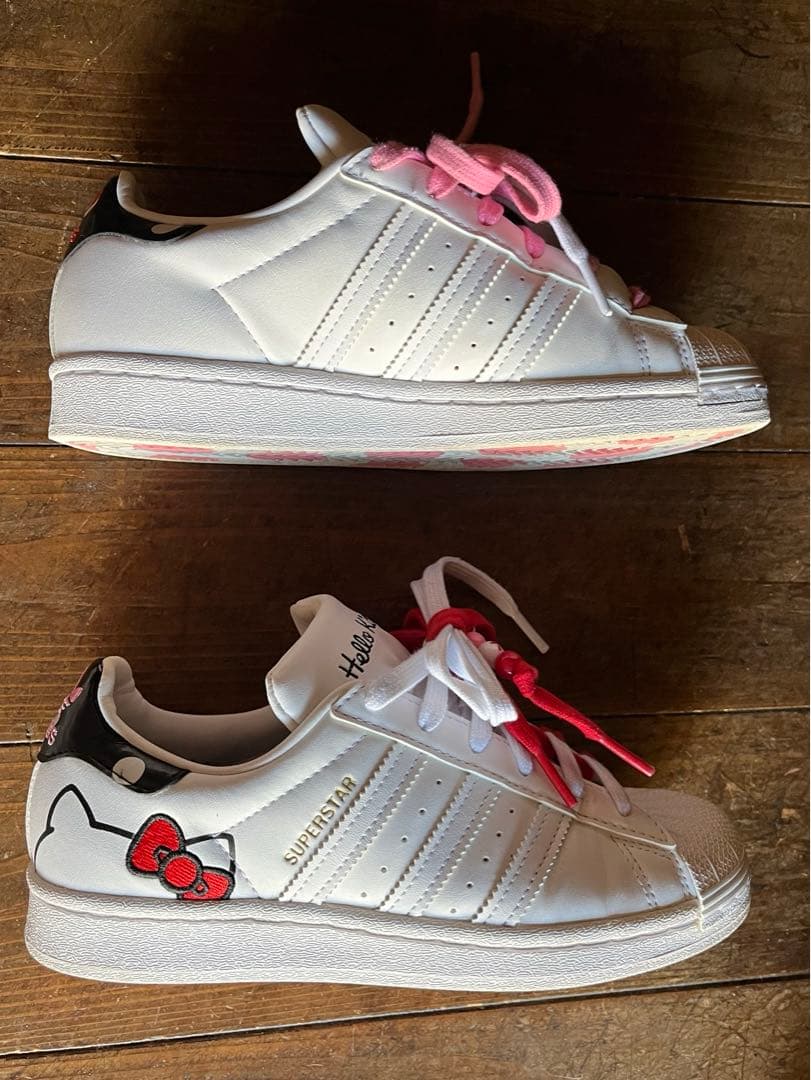 アディダス　スニーカー　ハローキティ