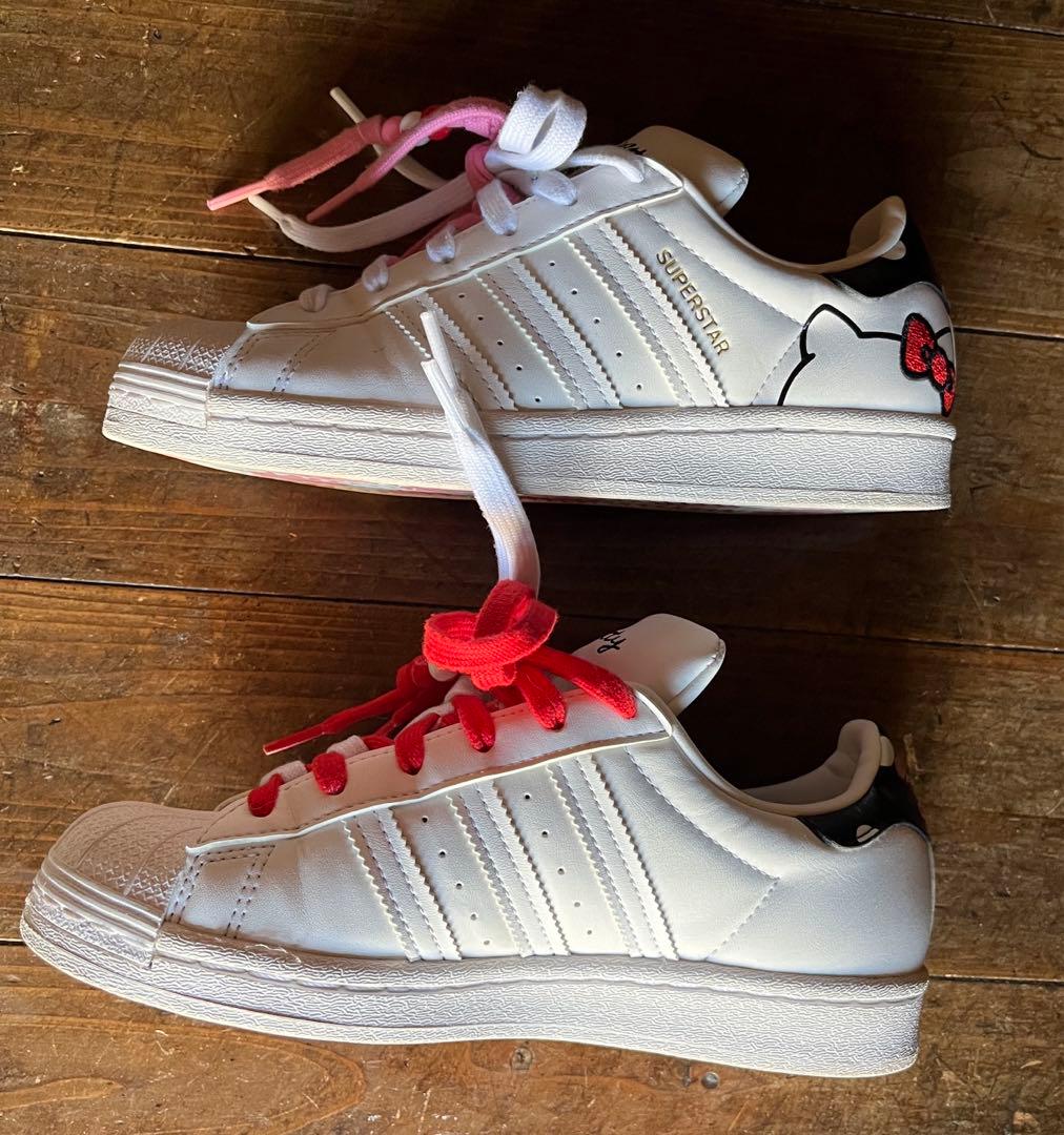 アディダス　スニーカー　ハローキティ