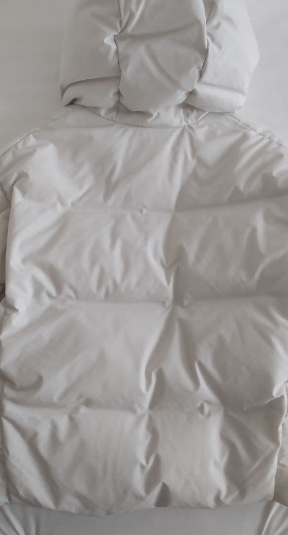 【新品・未使用・タグ付き】UNIQLO　シームレスダウン　オフホワイト　S