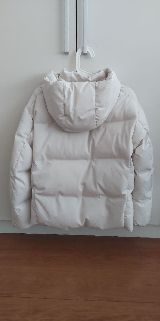 【新品・未使用・タグ付き】UNIQLO　シームレスダウン　オフホワイト　S