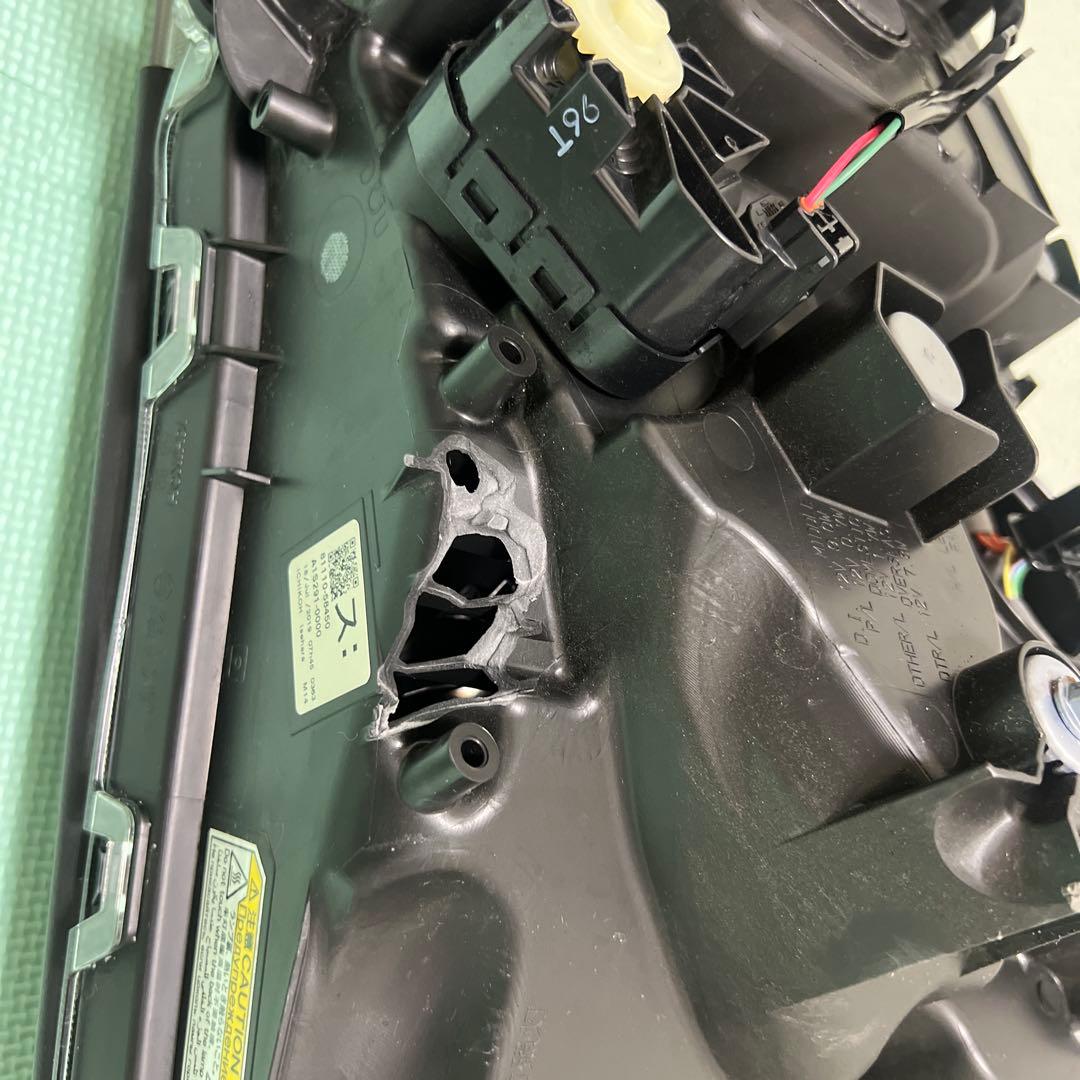 アルファード３０後期　２眼LED左ヘッドライト