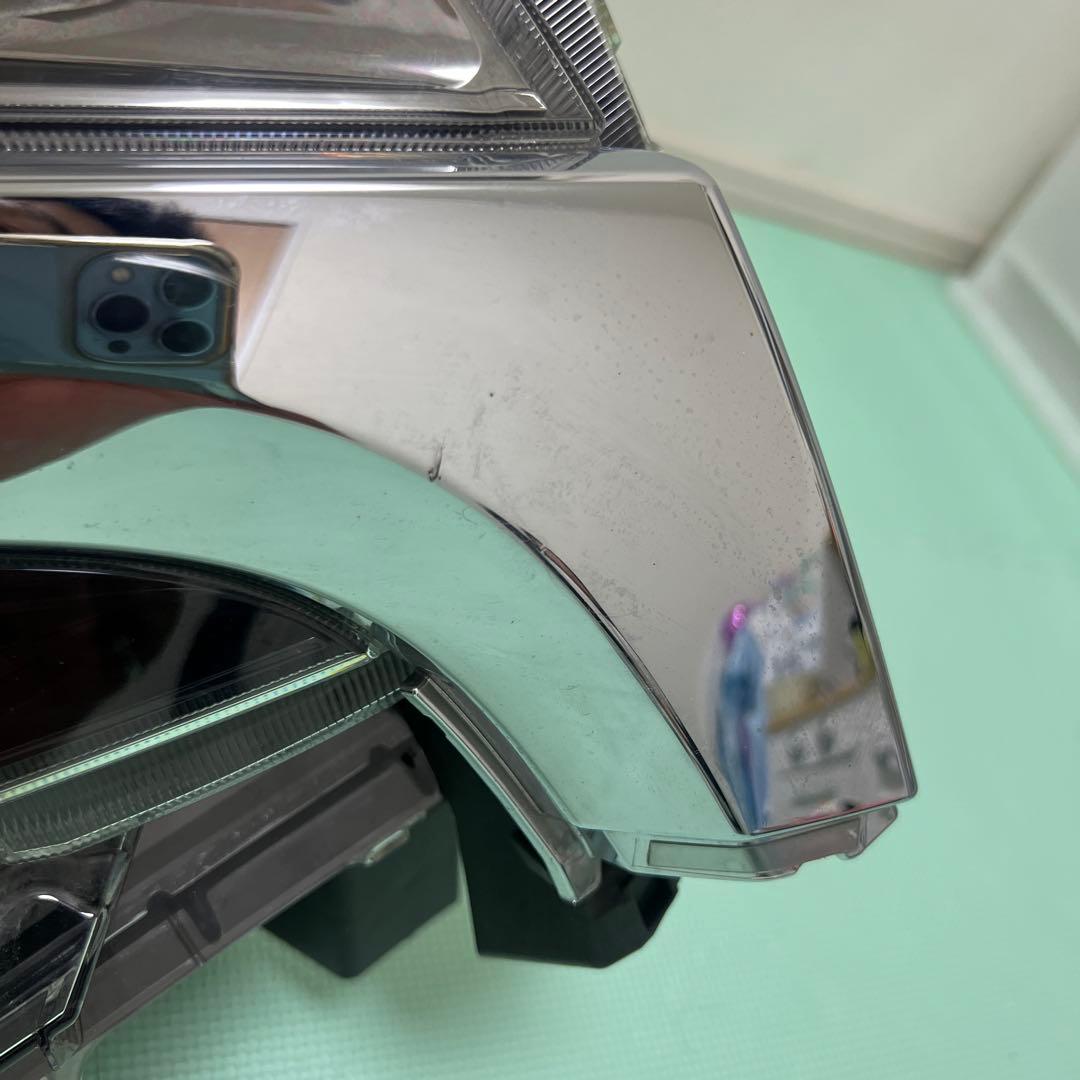 アルファード３０後期　２眼LED左ヘッドライト