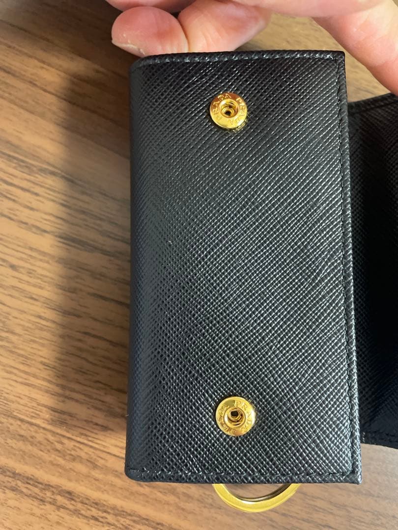 ※枕草子の枕元米PRADA サフィアーノレザー　キーケース