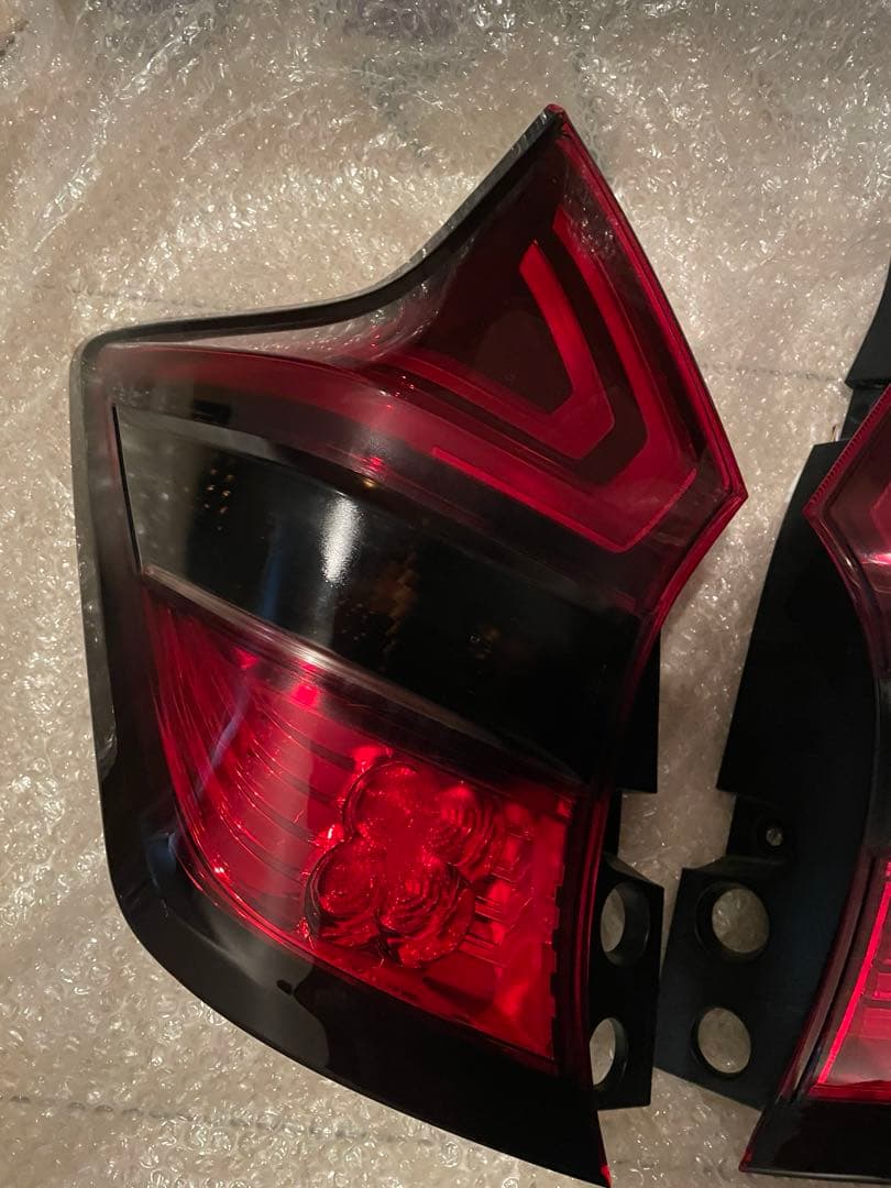 日産　E12ノート　純正流用スモークテールランプ　左右セット期間限定値下げ