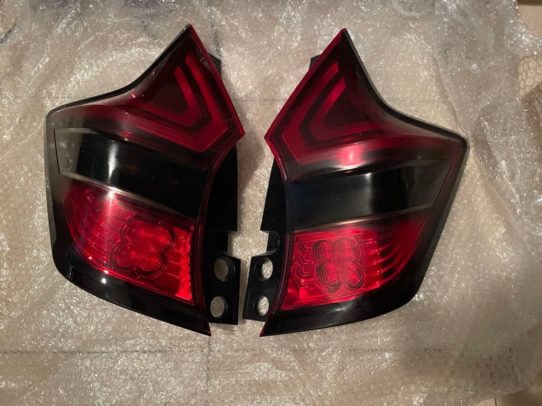 日産　E12ノート　純正流用スモークテールランプ　左右セット期間限定値下げ