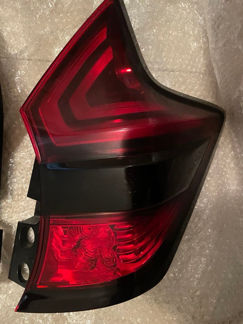 日産　E12ノート　純正流用スモークテールランプ　左右セット期間限定値下げ