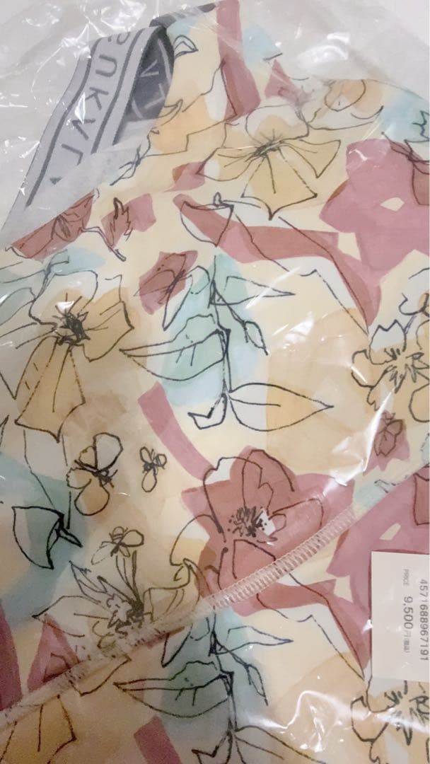 ☆専用さま☆新作☆ 【SUKALA】新作ミックスフラワークロスロゴブラトップ S