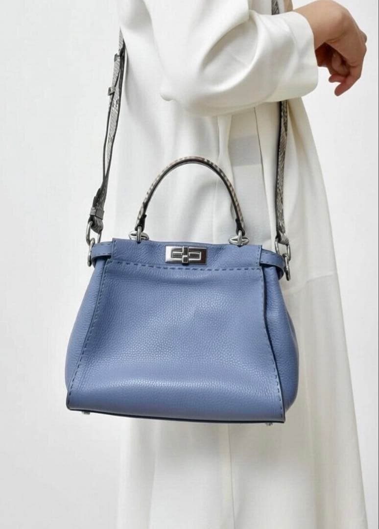 あ*ん様 FENDI セレリア ピーカブー レギュラー ブルー ショルダーバッグ