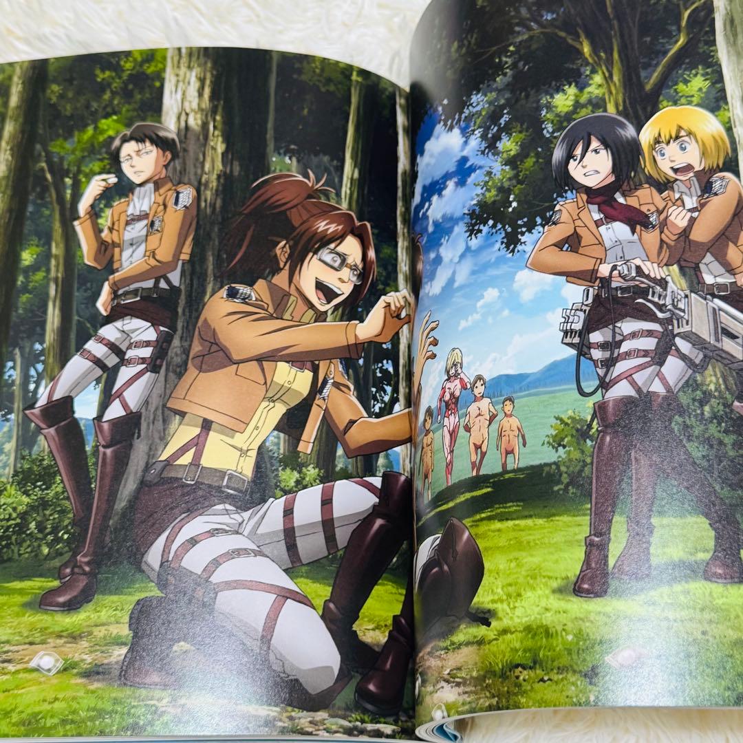 【初版•特典ファイル付き】進撃の巨人 ANIME ILLUSTRATIONS