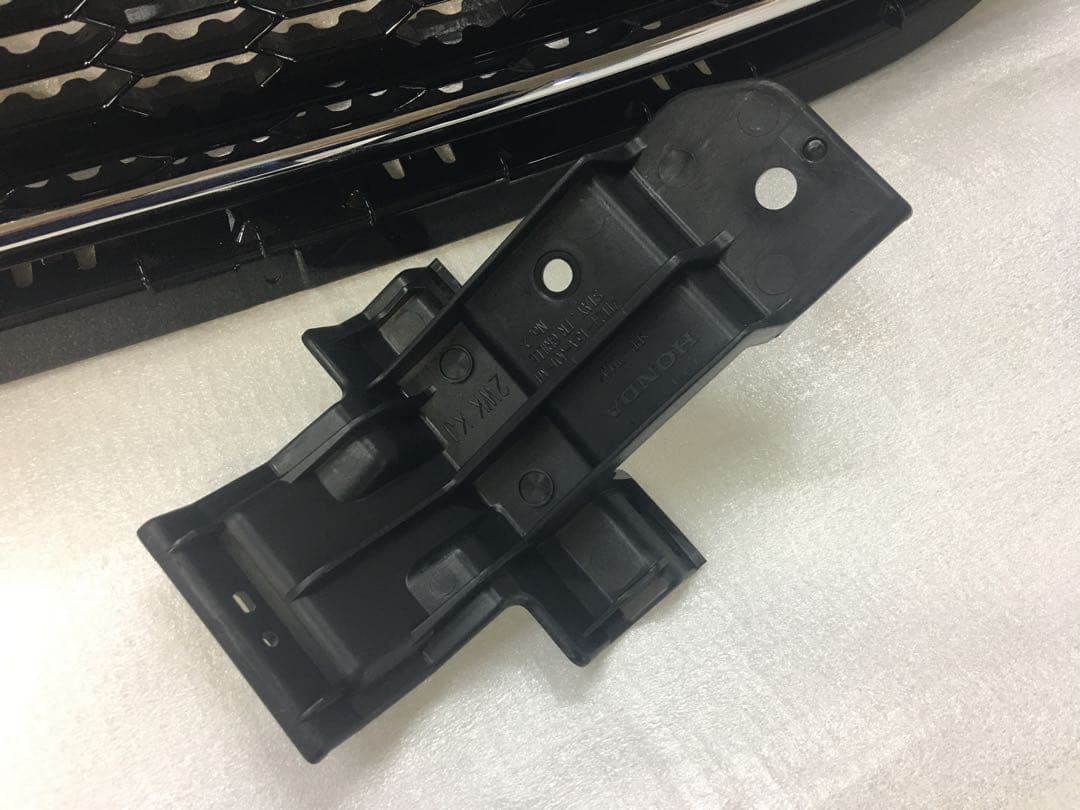 フイット中期GP5純正グリル　新車外し