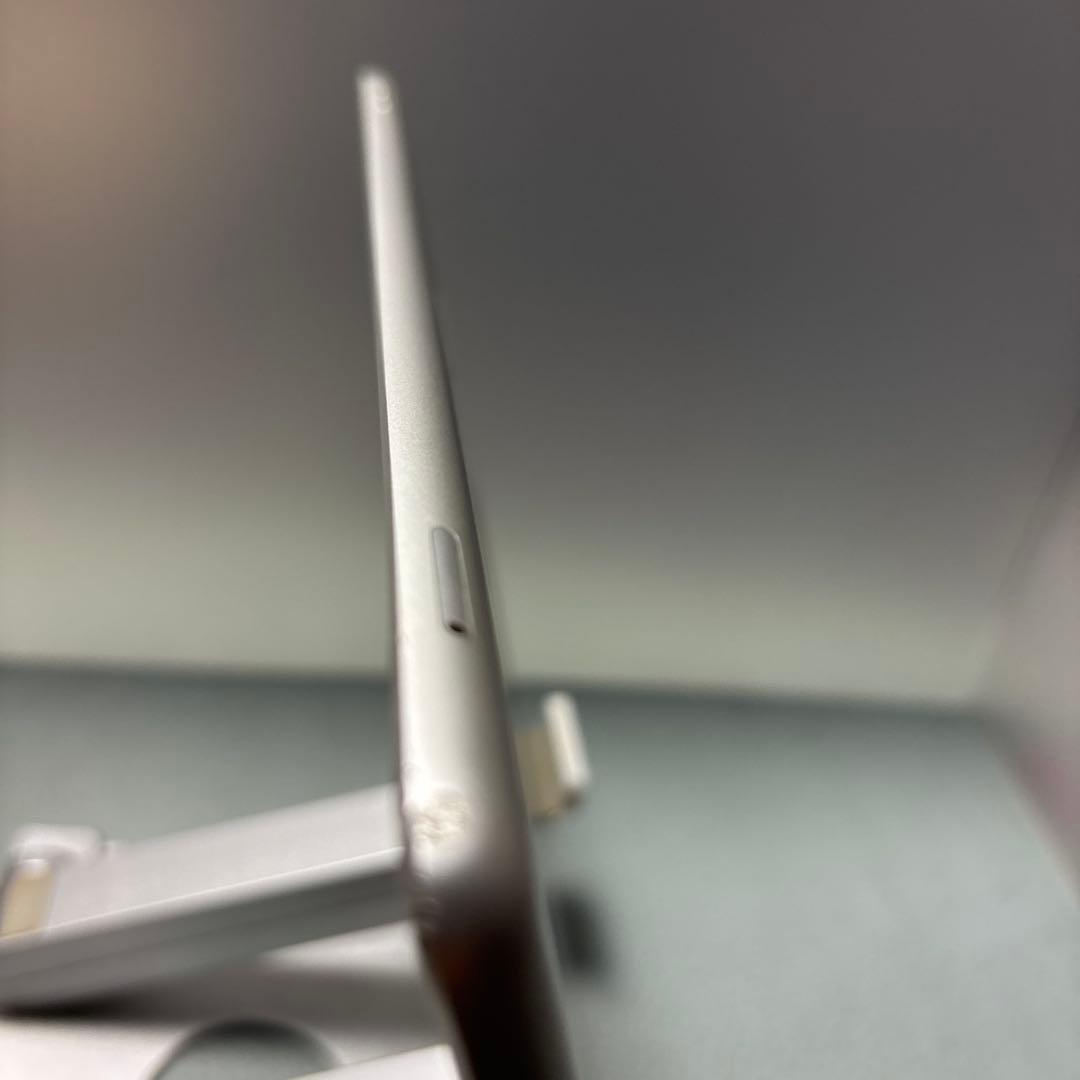 iPad本体 iPad7 32G Wi-Fi, sim free 95.6%