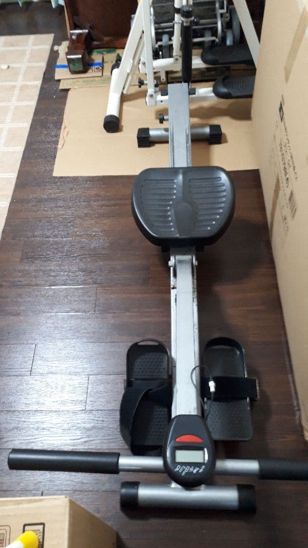 ボートこぎ型トレーニングマシン。