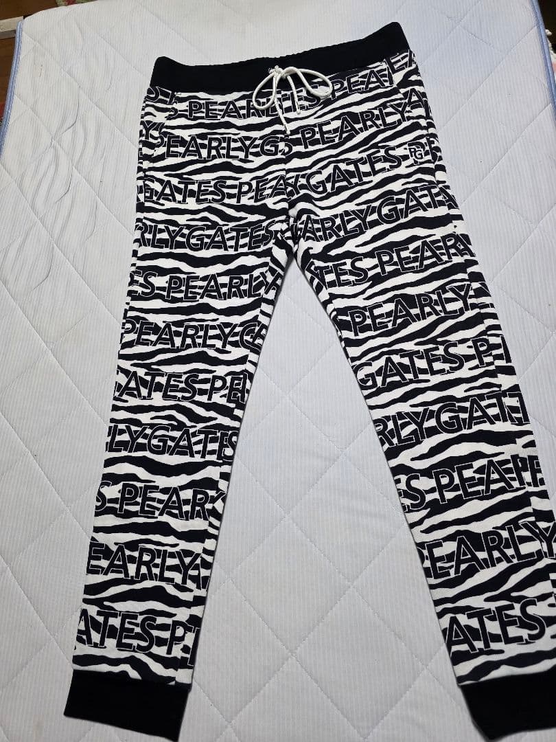 Syoです!新品同様パーリーゲイツゼブラ柄裏起毛セットアップ６