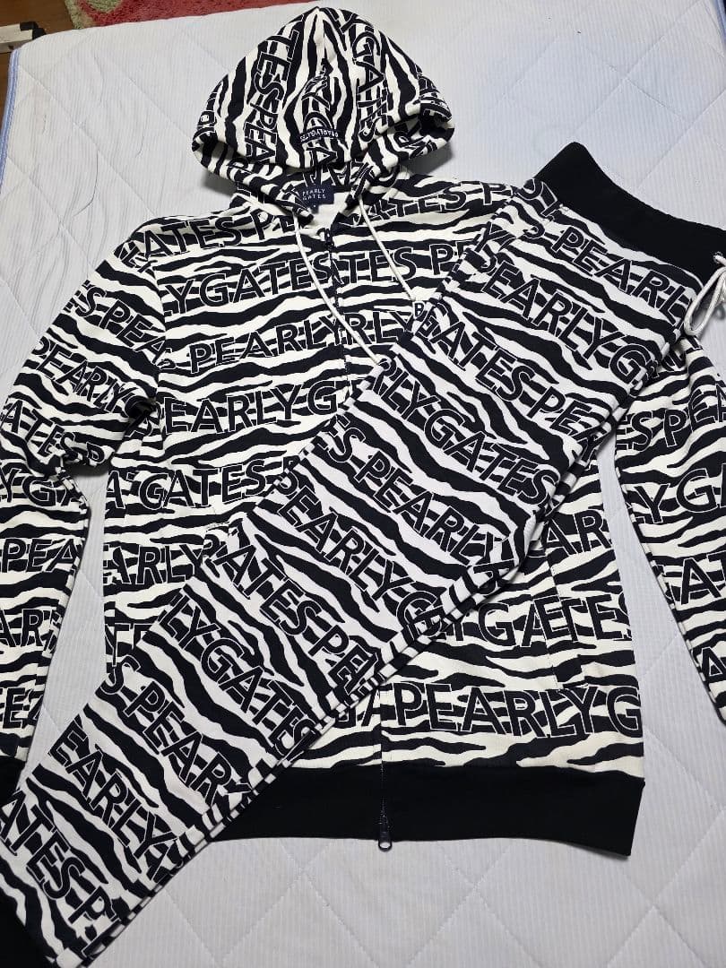 Syoです!新品同様パーリーゲイツゼブラ柄裏起毛セットアップ６