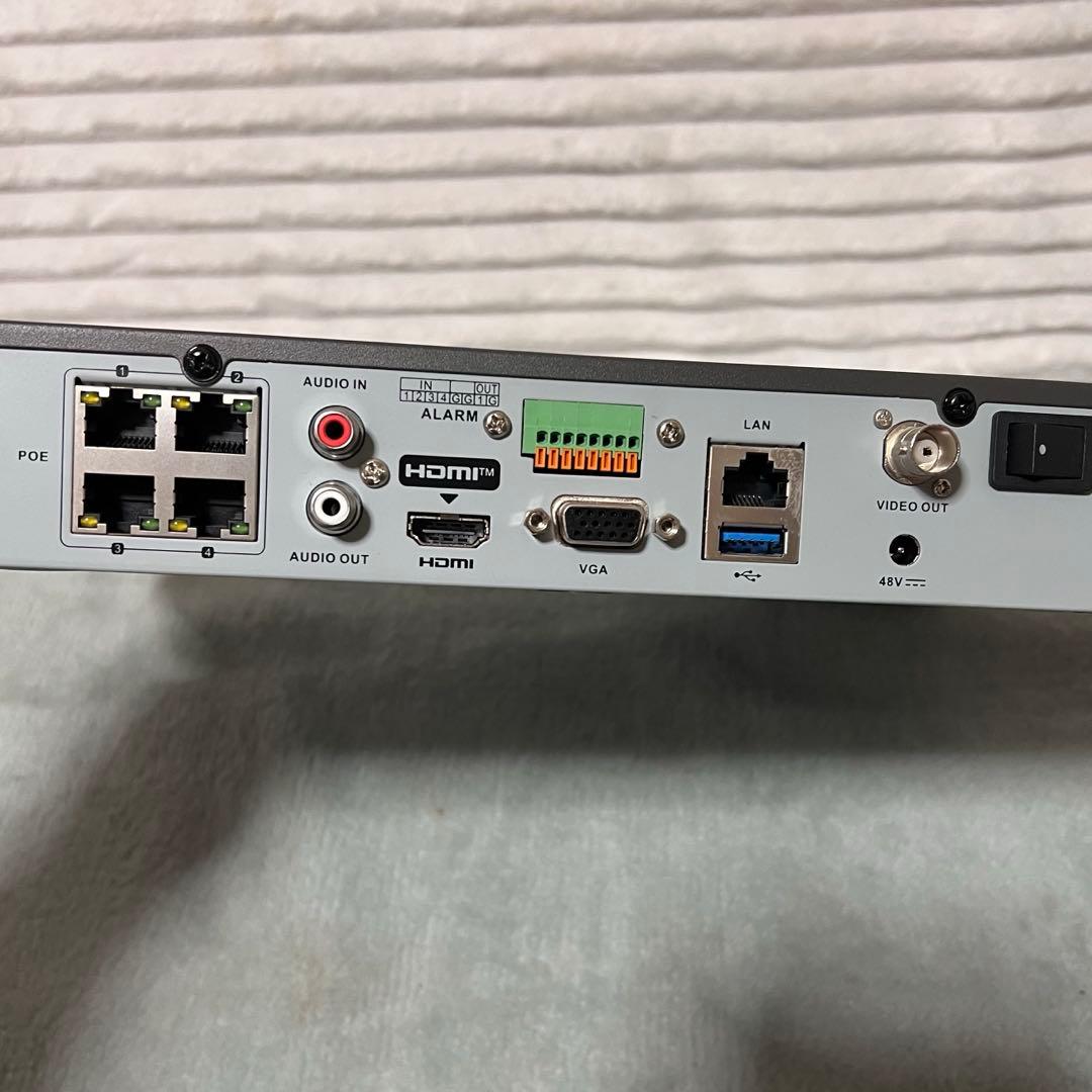 DS-7604NI-I1/4Pネットワークビデオレコーダー　カメラx3