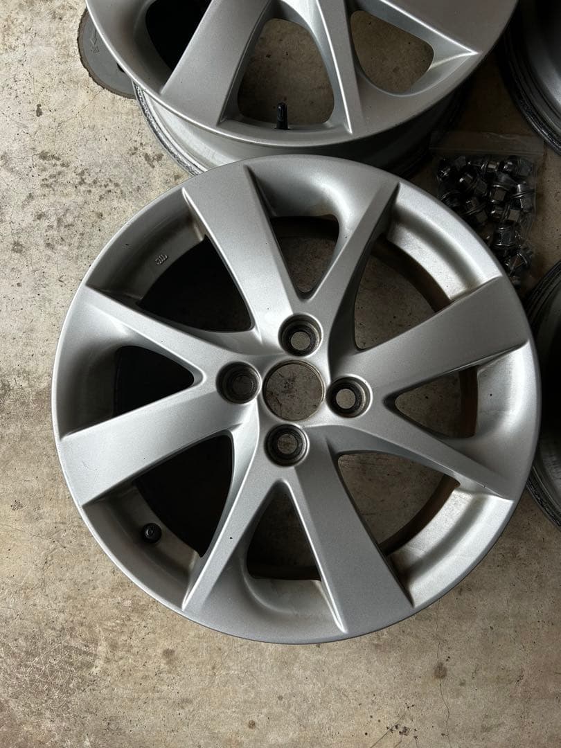 トヨタ アクア純正16インチ 16x60 4/100 50