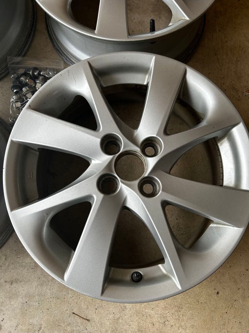 トヨタ アクア純正16インチ 16x60 4/100 50