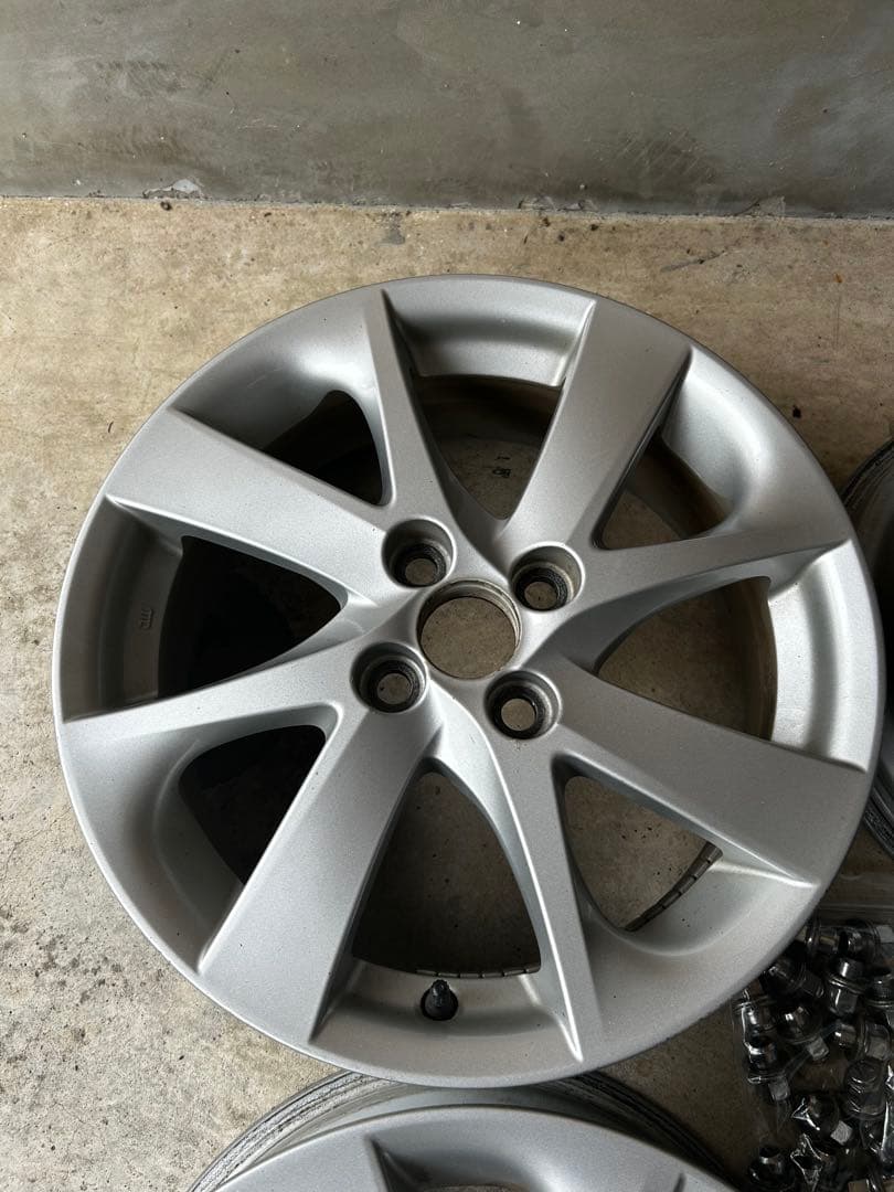 トヨタ アクア純正16インチ 16x60 4/100 50