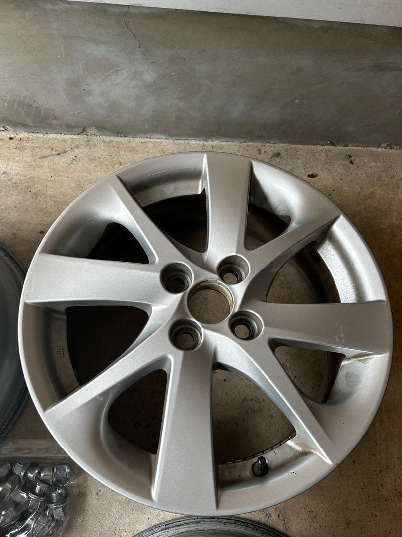 トヨタ アクア純正16インチ 16x60 4/100 50