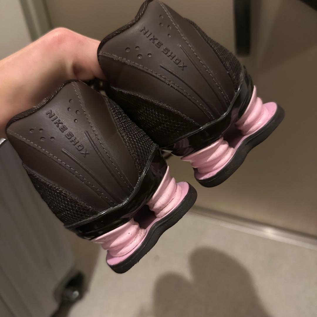 ナイキ ショックス Z /茶色 ピンクスニーカーatmos pink （限定品）