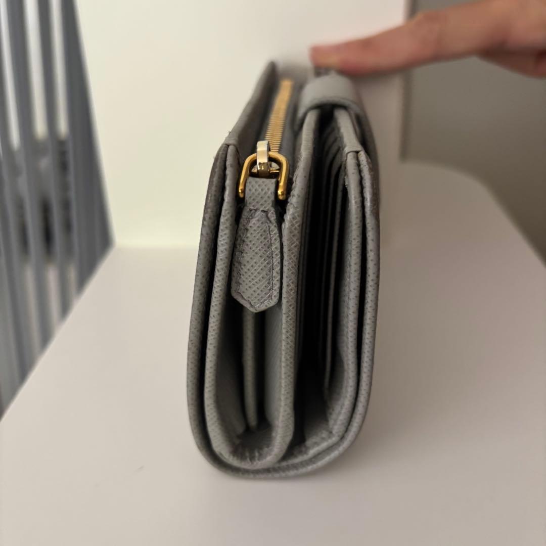 PRADA⭐︎折り畳み財布⭐︎グレー