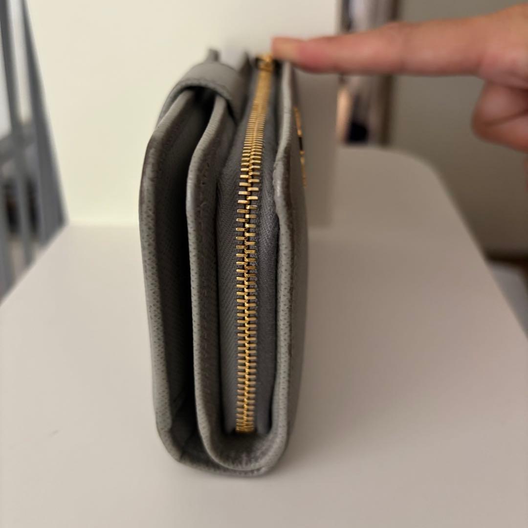 PRADA⭐︎折り畳み財布⭐︎グレー