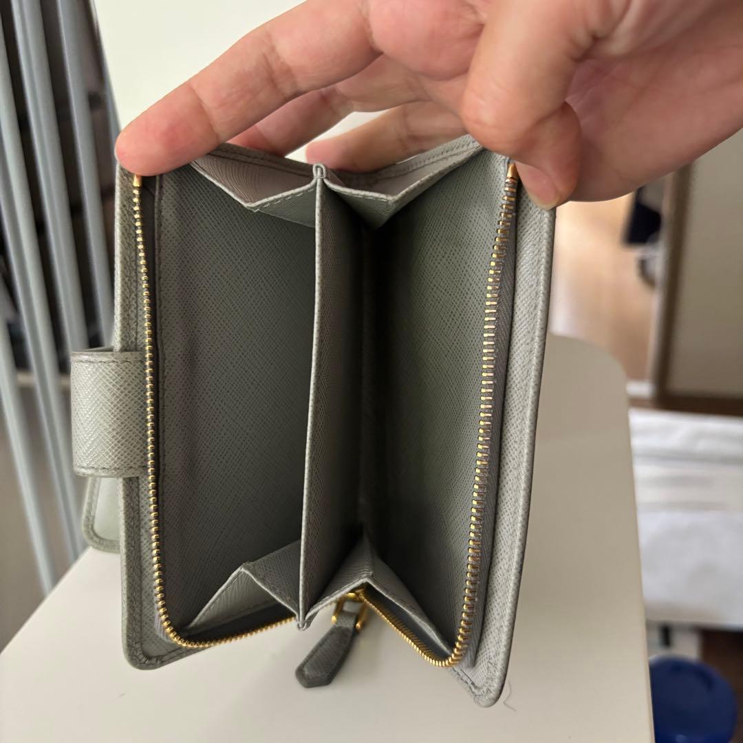 PRADA⭐︎折り畳み財布⭐︎グレー