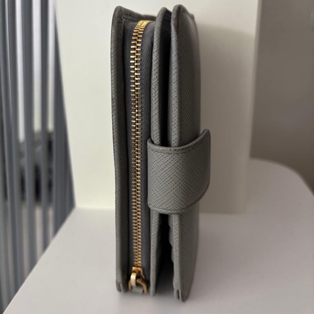 PRADA⭐︎折り畳み財布⭐︎グレー