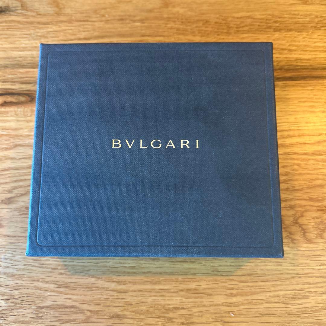 期間限定値下げ！BVLGARI ブラックレザー折りたたみ財布