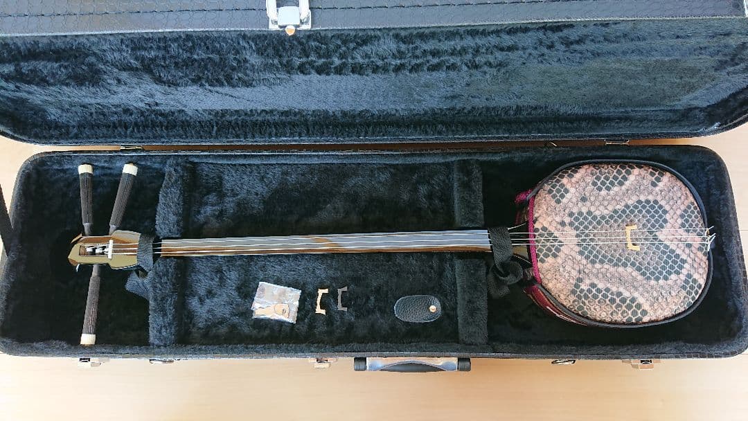 沖縄三線 人工皮張り 初心者用 鍵付きハードケースのセット