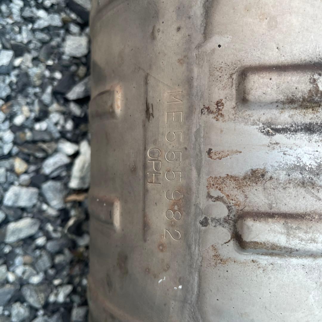 触媒コンバーター ME555982