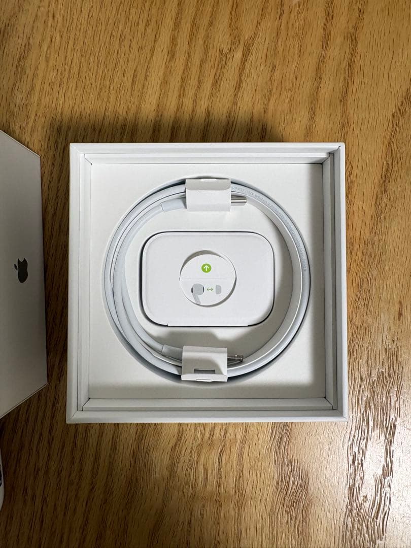 AirPods Pro 本体 ホワイト 充電ケース付き Lightning