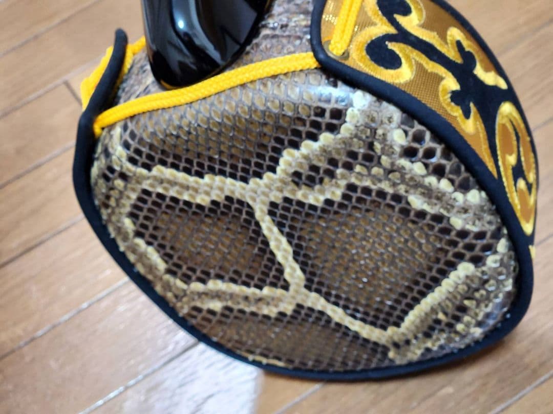 沖縄三線　ヘビ皮 ケース付き