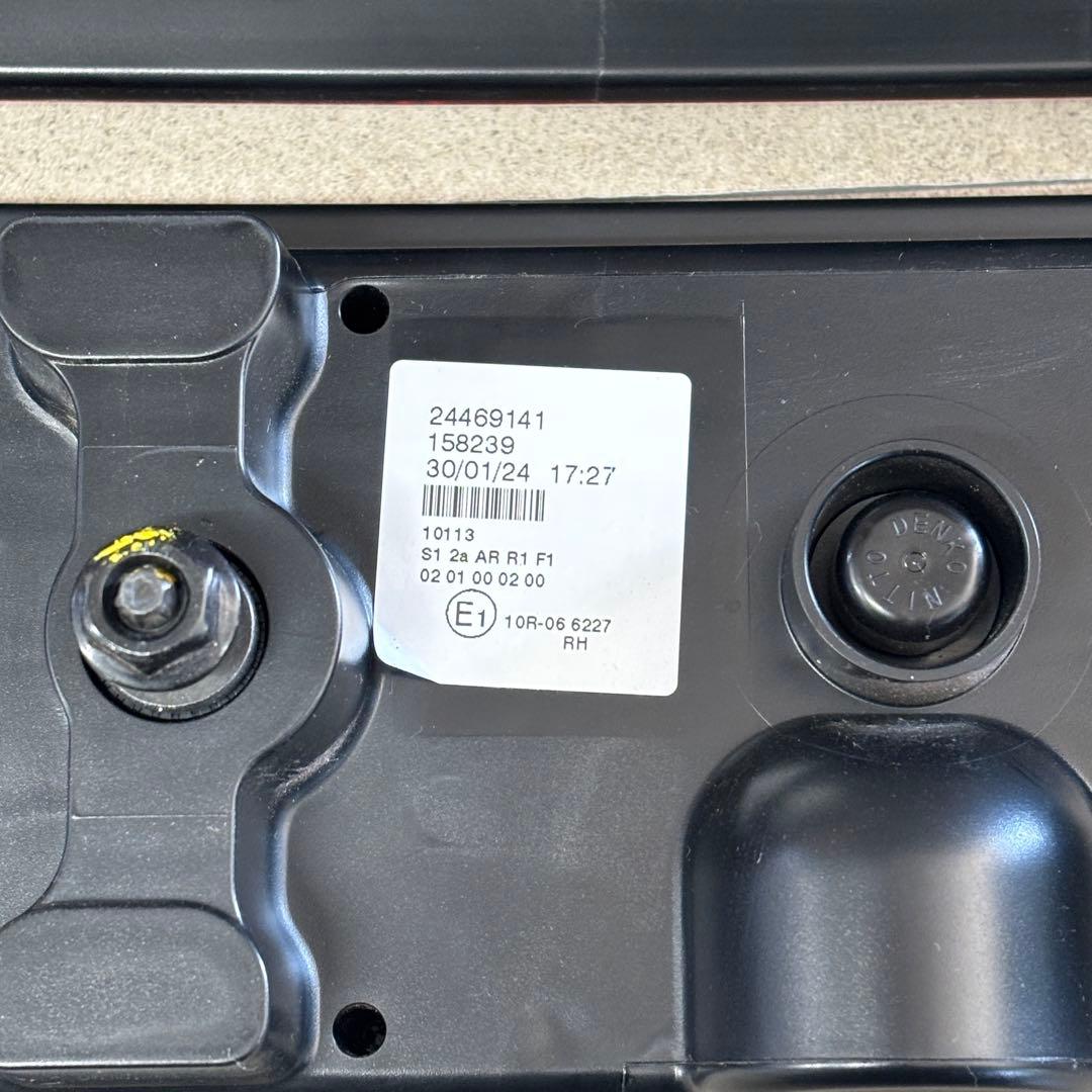 【新品】ブラケット付 UDトラックス クオン LED テールランプ左右 新車外し