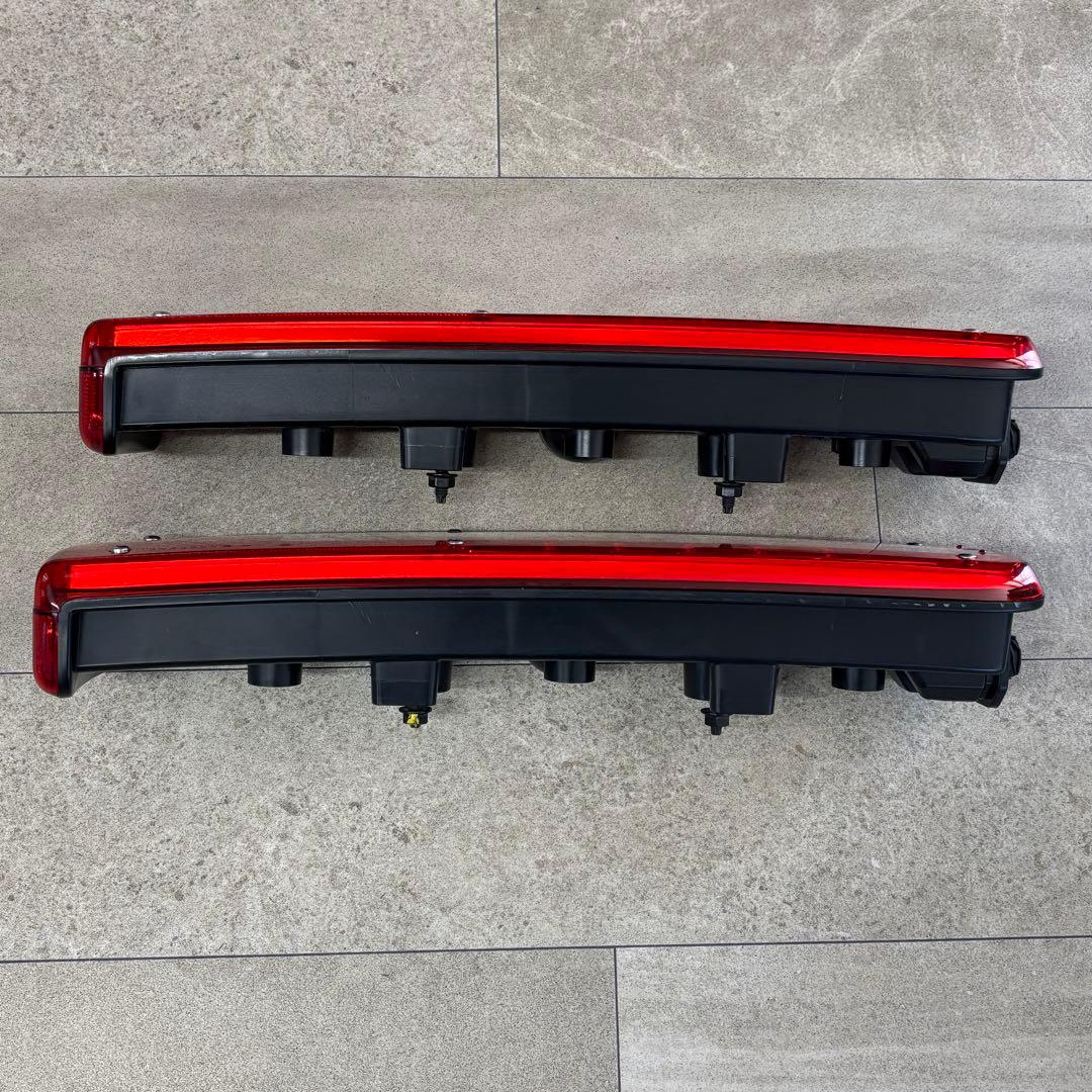 【新品】ブラケット付 UDトラックス クオン LED テールランプ左右 新車外し