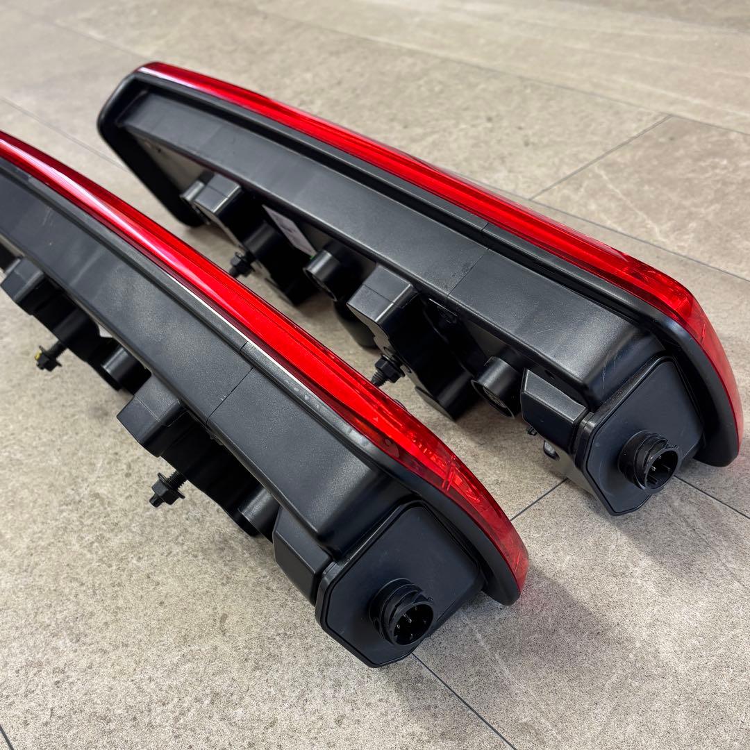 【新品】ブラケット付 UDトラックス クオン LED テールランプ左右 新車外し