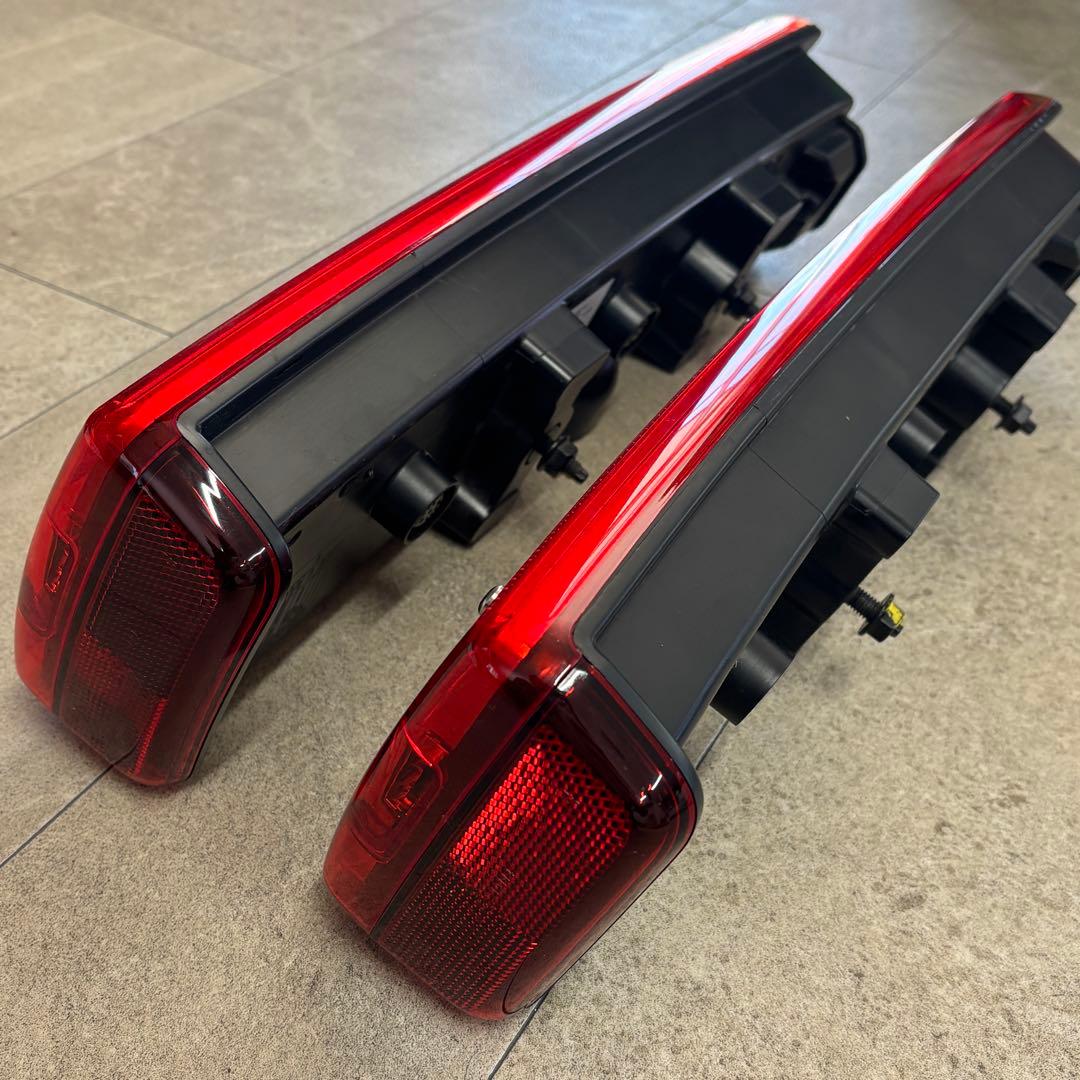 【新品】ブラケット付 UDトラックス クオン LED テールランプ左右 新車外し