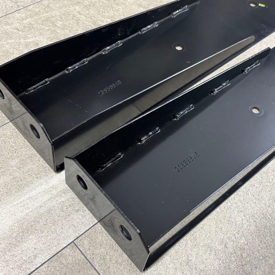 【新品】ブラケット付 UDトラックス クオン LED テールランプ左右 新車外し