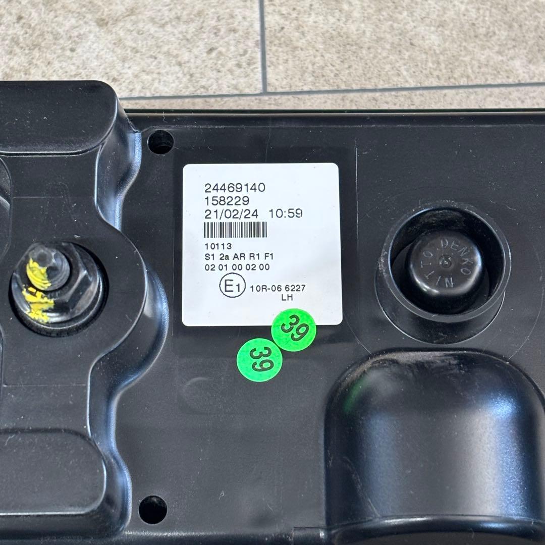 【新品】ブラケット付 UDトラックス クオン LED テールランプ左右 新車外し