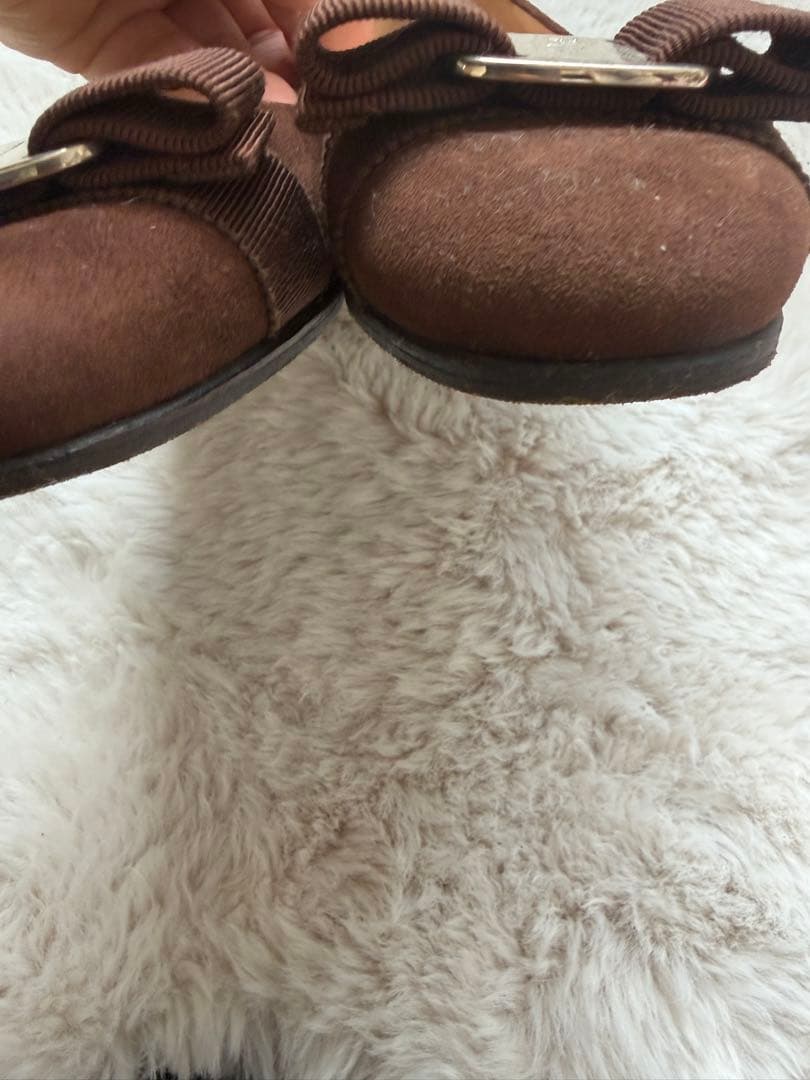 フェラガモ　スウェード　ラウンド　フラットシューズ