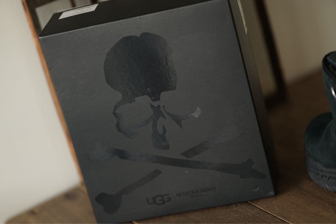 美品mastermind UGG バックジップ スカル刺繍 ムートン ブーツ