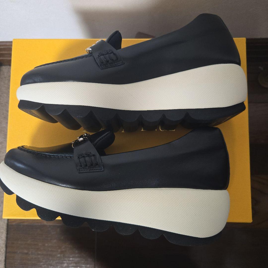 専用【新品未使用】ヒルズアヴェニュー　フラットシューズ　21.5センチ