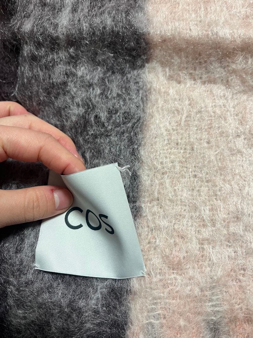 COS フリンジブラッシュドモヘアマフラー ピンク/バーガンディ