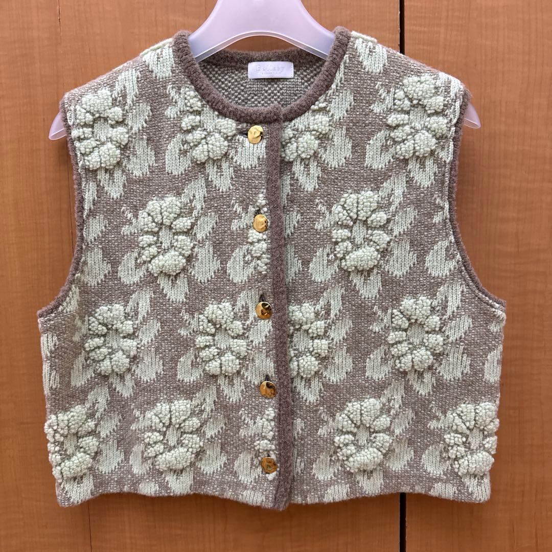 花柄ニットベスト