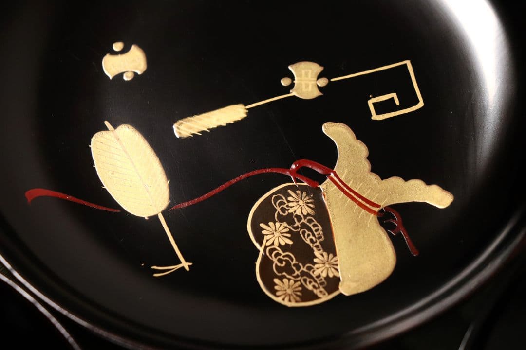 漆芸 時代 宝尽くし図 金蒔絵 黒塗 木皿 九客 天然木 明治大正 【CM59】